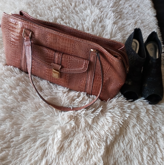 Liz Claiborne Shoulder bag NWOT - Picture 1 of 9